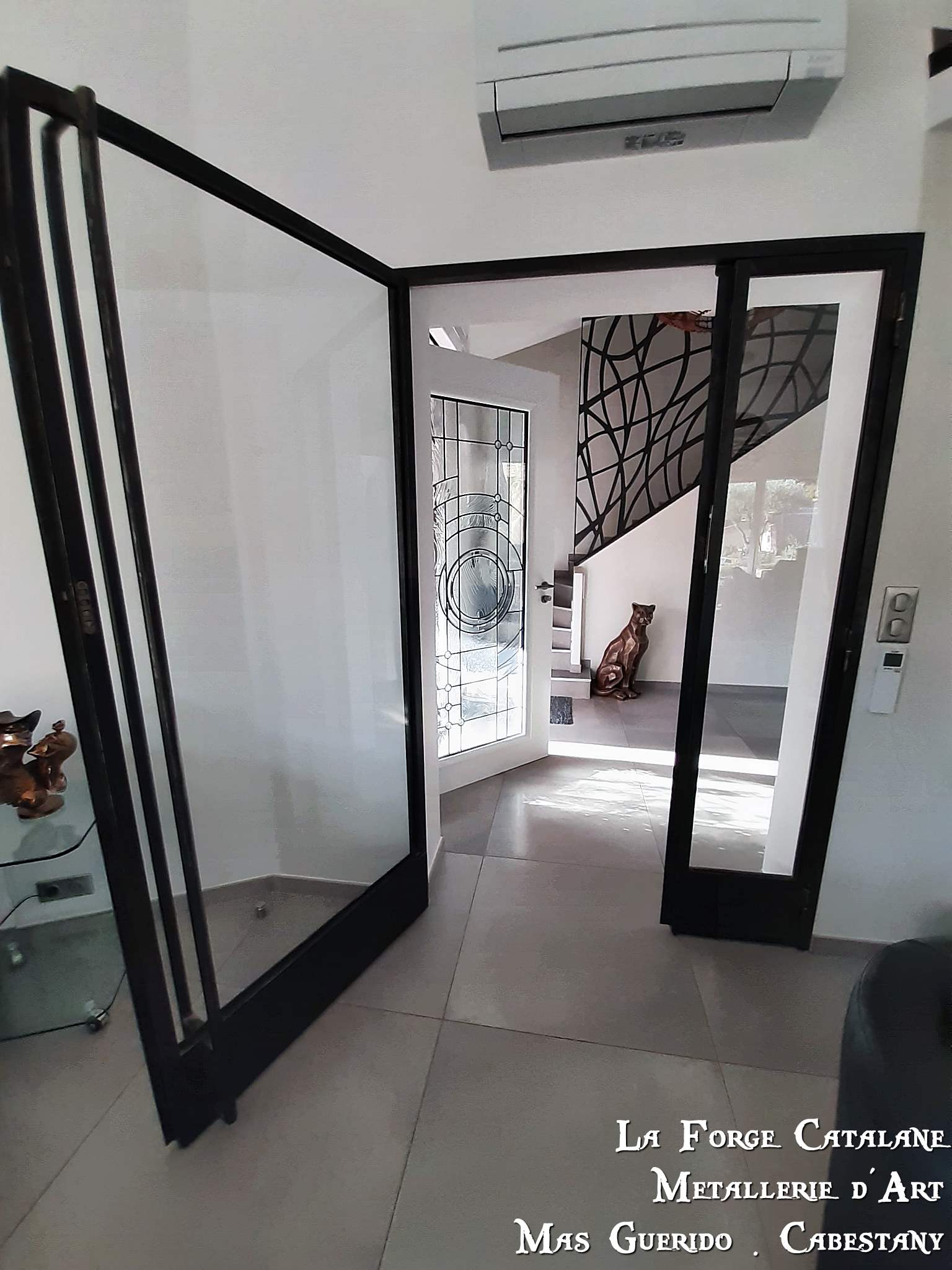 porte en verre avec semi fixe forge catalane.jpg